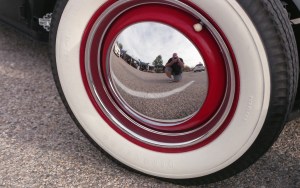Hubcap Selfie - Camera: Minolta XG7 (1977). Film: Agfa Vista 200