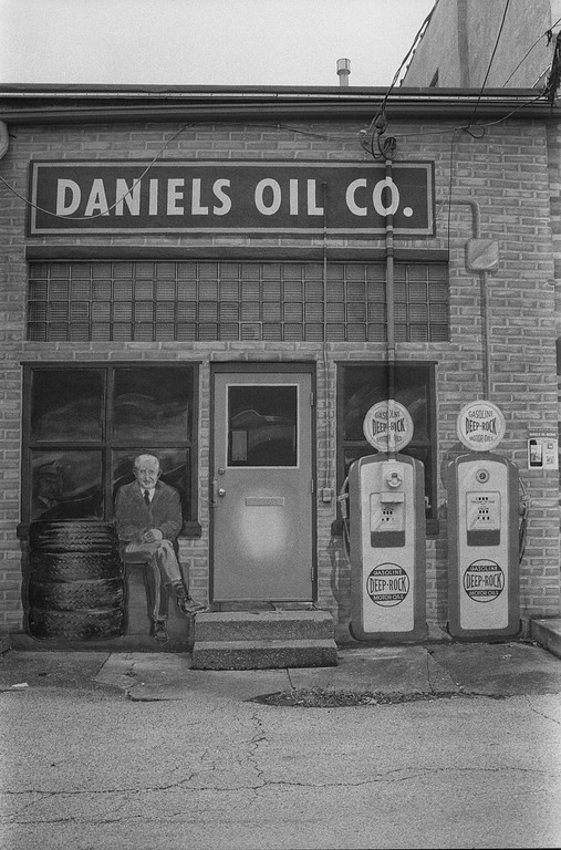 Daniel's Oil Co. Wall Mural in Pontiac - Route 66 - Pontiac Illinois