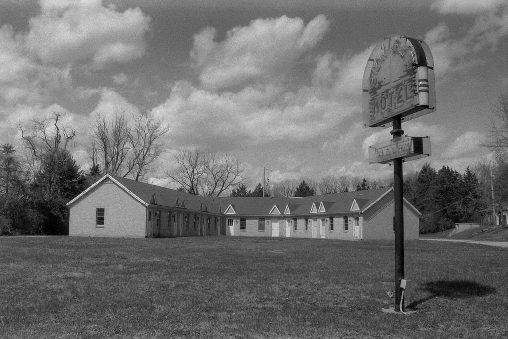 Sunset Motel - Route 66 - Villa Ridge, Missouri.