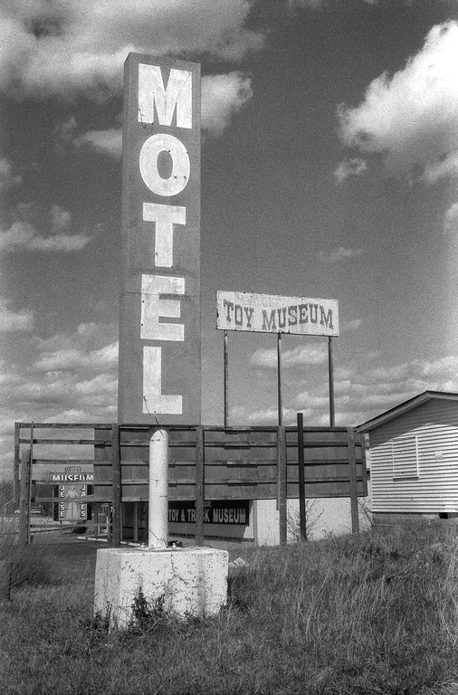 Abandoned Motel & Toy Museum - Route 66 - Sullivan, Missouri